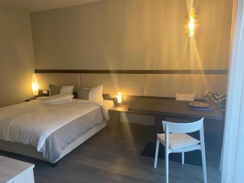 a bedroom with a bed and a desk and a chair at Apartment Villa Huber in Bolzano