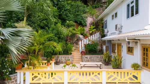 Cavern Apartments photo 3