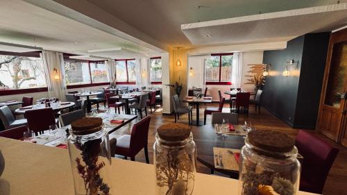 Gallery image of La Terrasse Fleurie, Logis, Hôtel et Restaurant in Divonne-les-Bains