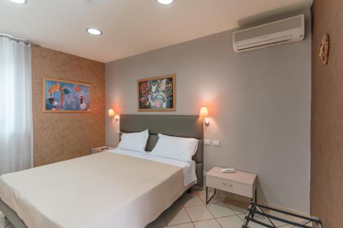 a bedroom with a large white bed in a room at Hotel Principe d'Aragona, Sure Hotel Collection by BW in Modica