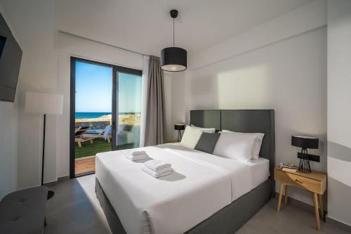 Ένα ή περισσότερα κρεβάτια σε δωμάτιο στο Destino Deluxe Villa Sea View with Private Pool