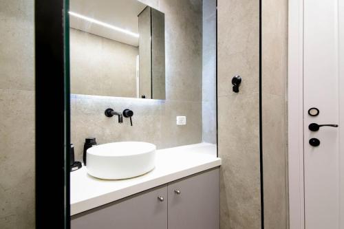 Ванна кімната в Mamilla Brilliant Emerald 1