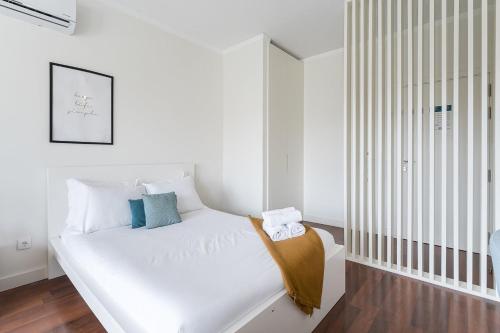 Postel nebo postele na pokoji v ubytování GuestReady - Almada downtown cityflats 3T