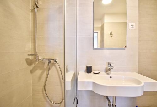 Modern apartment with 2 bedrooms near Arena