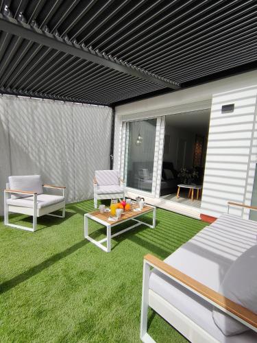 Casa Mallen, con amplia terraza, en el barrio de Nervión