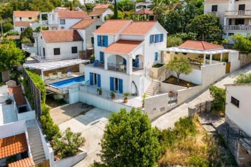 Fotografie z fotogalerie ubytování Villa Ameli v destinaci Milna