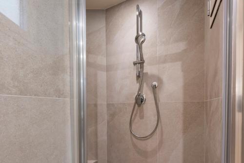 Mercato Contemporary Apartment by Mmega