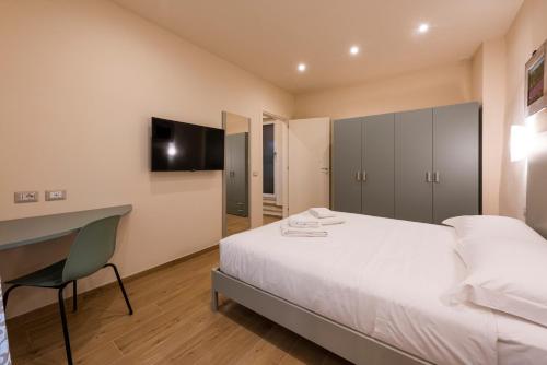 Mercato Contemporary Apartment by Mmega