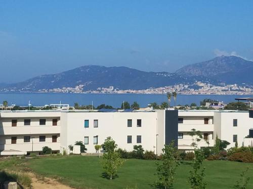 T2 vue mer domaine du Frasso