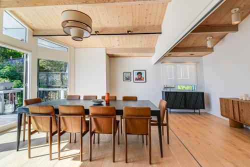 a dining room with a table and chairs at Sausalito Oasis - 3 Mi to Golden Gate Bridge! in Sausalito