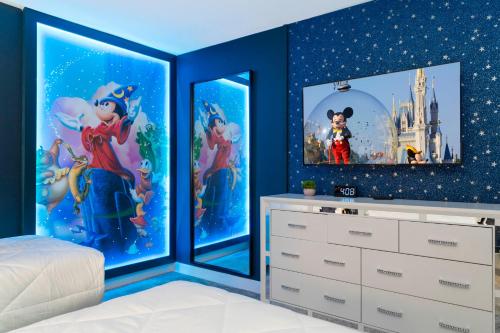 En eller flere senge i et værelse på 9332 SH - Champions Gate Unique Luxury 8BR