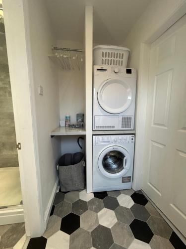 a laundry room with a washer and a washing machine at Ferrers House in Doncaster