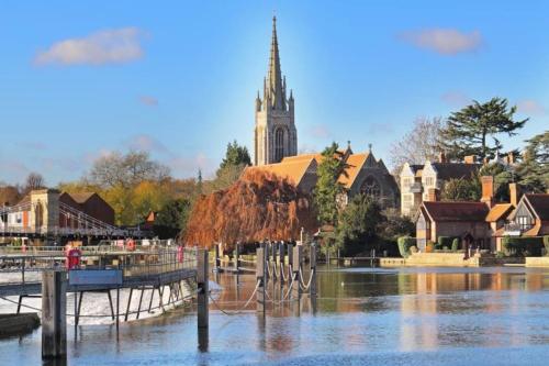 a view of a town with a church and a river at Elegant, Luxury Family Apartment! Marlow Town Centre, Walk to Pubs in Buckinghamshire