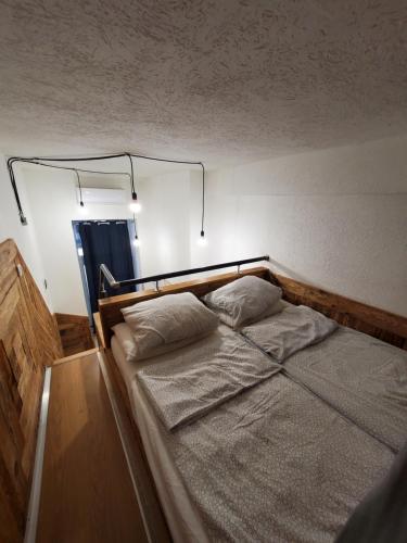 Ein Bett oder Betten in einem Zimmer der Unterkunft Treestyle Apartments