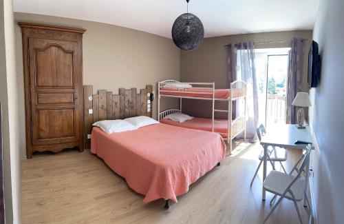 Postel nebo postele na pokoji v ubytování Hotel Mendy