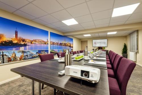 a conference room with a long table and chairs at CityClass Hotel am Heumarkt in Cologne
