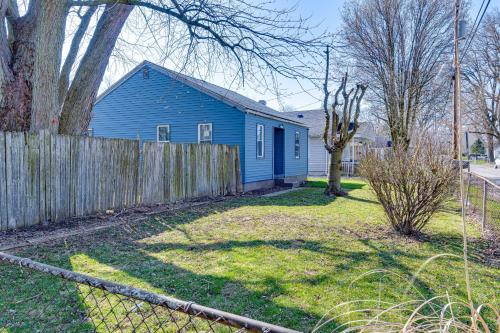 Bright Muncie Home with Yard about 2 Mi to Downtown!にある庭