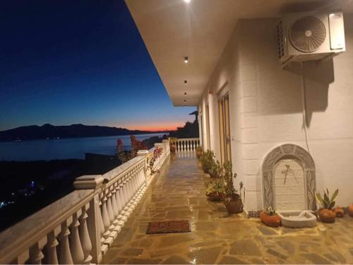 Un balcón o terraza en VILLA ANDERR