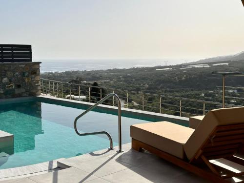 Bazén v ubytování Mediterranean View Villa nebo v jeho okolí