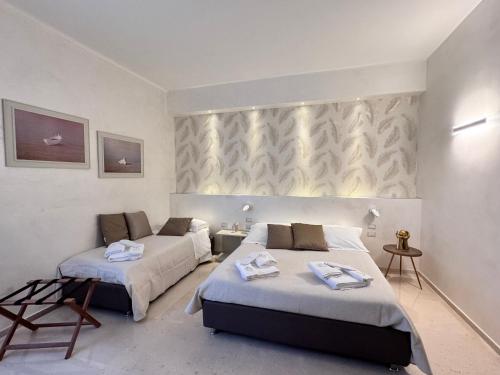 a bedroom with two beds in a room at Bebio Rooms in Trani