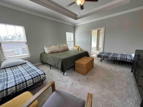 a bedroom with two beds and a tv in it at Florida House Rental - 2 Miles to Navarre Beach in Navarre