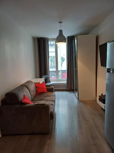 STUDIO CHARONNE