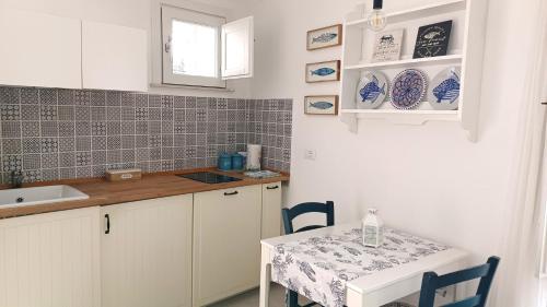 A kitchen or kitchenette at La Piazzetta