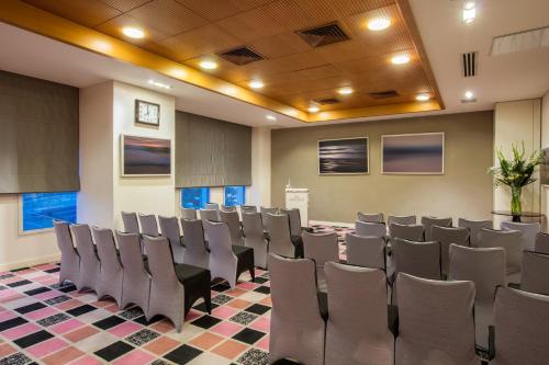 Espace de conférence ou salle de réunion dans l'établissement Crowne Plaza Tel Aviv City Center by IHG
