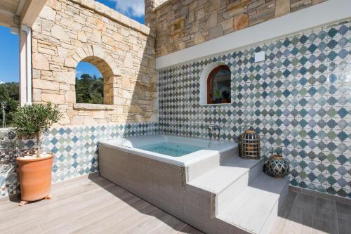 Kolam renang di atau dekat dengan Grandpas House - Countryside Villa with Private Pool & Whirlpool Tub