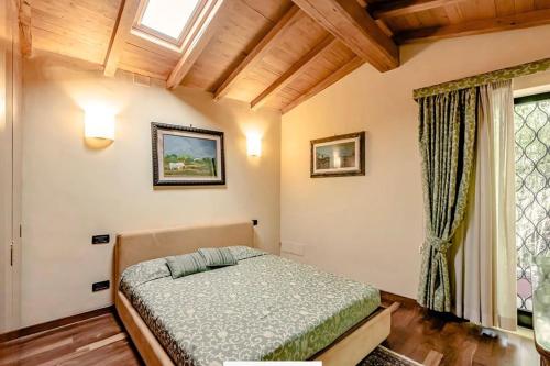 Giường trong phòng chung tại Villa sull'Aurelia Antica