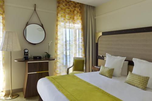 Katil atau katil-katil dalam bilik di Grand Hotel Beauvau Marseille Vieux-Port - MGallery Collection
