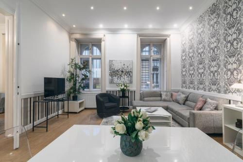 Central Ruin bar 2 bedroom 1.5 bath Apt. Sleeps 6 1072 Budapest, 16 Nagy Diófa utca kép - 3