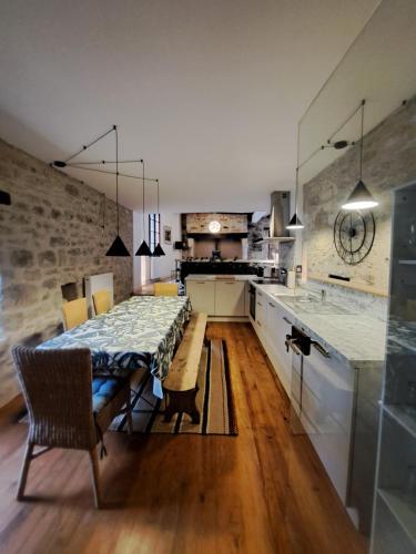 Kjøkken eller kjøkkenkrok på Maison de la Plume