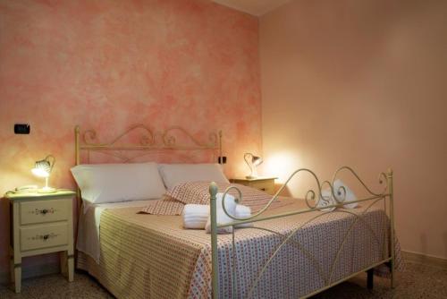 a bedroom with a bed and a night stand with two lamps at Agriturismo Il Casolare Di Nonno Mario in Manoppello