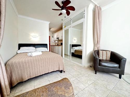 Ένα ή περισσότερα κρεβάτια σε δωμάτιο στο Firstline apartment Los Cristianos
