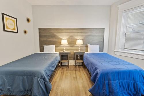 Luxurious 8BR Beach Duplex w Ocean Viewsにあるベッド