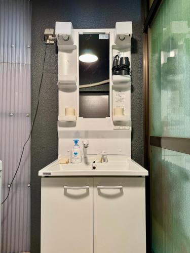 a bathroom with a sink and a microwave at 京墅-蓮 Kyosho Lotus in Kyoto