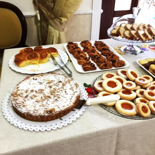a table with different types of pastries and pies at Villa Aurora in Le Castella