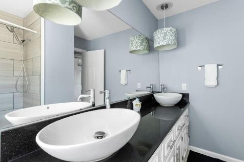 a bathroom with two sinks and a large mirror at Spacious Oasis With Pool - 5BR in Columbia