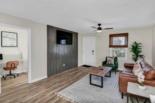 a living room with a couch and a table at Stadium View Stay - Rosewood in Columbia