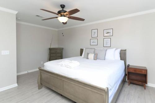 Katil atau katil-katil dalam bilik di Lake Murray Group Getaway