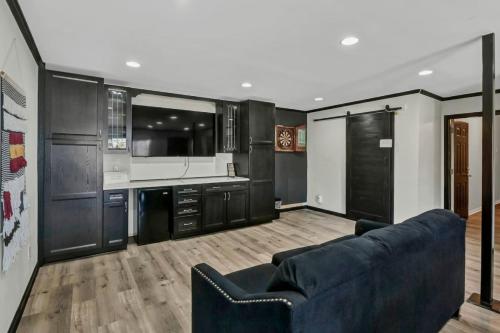 Dapur atau dapur kecil di Lake Murray Group Getaway