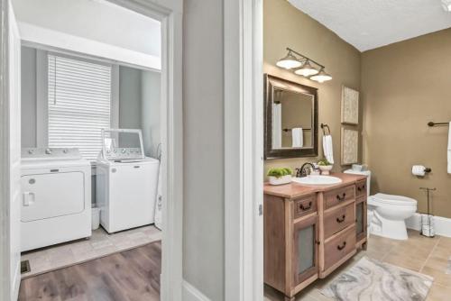 Koupelna v ubytování 3BR in Elmwood-Near USC