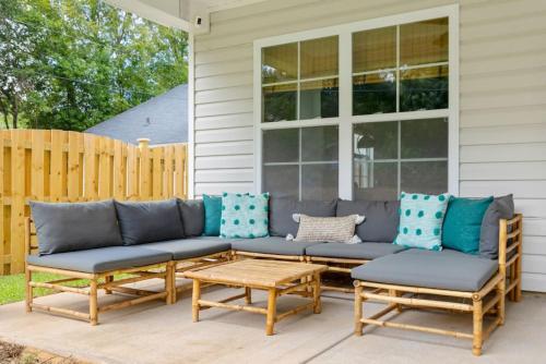 Χώρος καθιστικού στο WeCo Duplex -8 BR- Sleeps 16