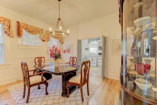 a dining room with a table and chairs at Heidt of Cola-Behind 5 Points in Columbia