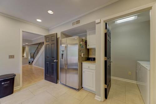 Billede fra billedgalleriet på Trendy Columbia Townhome i Columbia