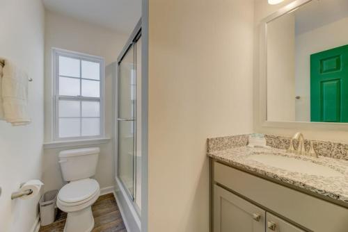 A Sunny Stylish 4BR 3BAにあるバスルーム