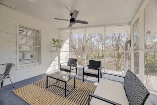 a living room with chairs and a ceiling fan at Stylish 1 BR Apt Mins to ZOO USC Ft Jackson in Columbia