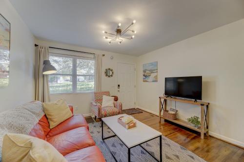 a living room with a couch and a tv at Comfy and Convenient Condo in Columbia