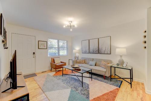 a living room with a couch and a tv at Modern Renovated Apartment in Columbia